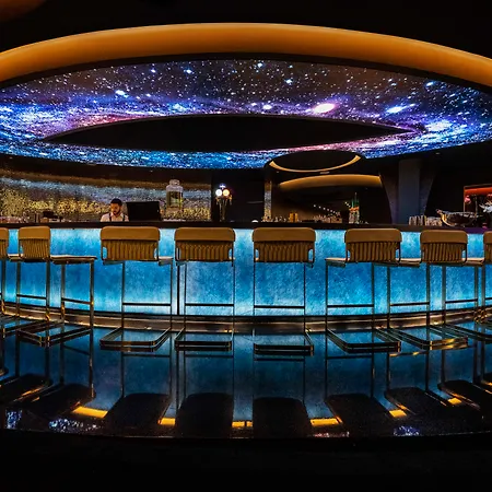 Savoy Palace - The Leading Of The World - Savoy Signature 푼샬