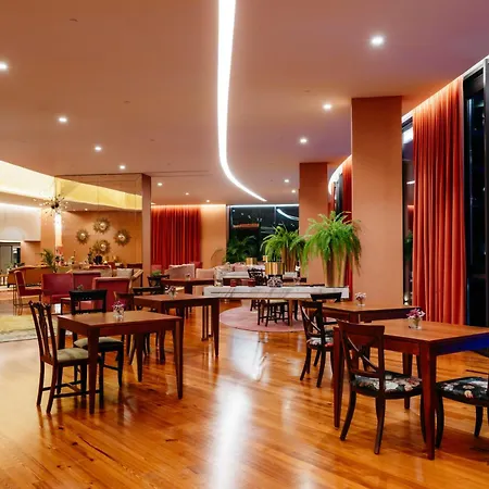 Savoy Palace - The Leading Of The World - Savoy Signature 푼샬