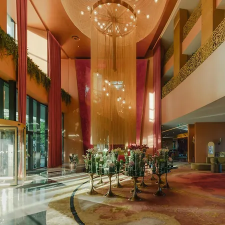 Savoy Palace - The Leading Of The World - Savoy Signature 푼샬